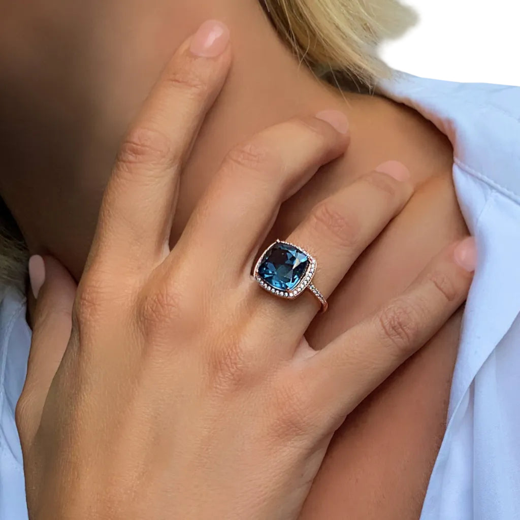 Les Petites Précieuses Blue Stone Ring